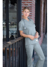 Blouse médicale Col V Femme, Dickies, 2 poches, Collection "EDS signature" (86706), couleur gris clair, vue modèle coté droit 2