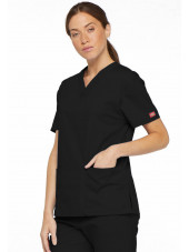 Blouse médicale Col V Femme, Dickies, 2 poches, Collection "EDS signature" (86706), couleur noire, vue modèle coté droit