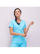 Blouse médicale antimicrobienne col rond, Cherokee, collection "Infinity" (2624A), vue modèle, couleur turquoise