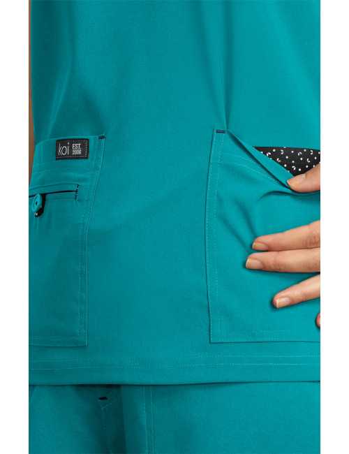 Blouse médicale Femme Koi "Becca", collection "Koi Basics" (373-) teal blue vue détail