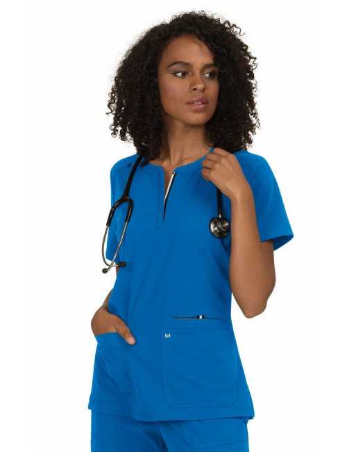 Blouse médicale Femme Koi "Back in Action", collection Koi Next Gen (1009) bleu royal face