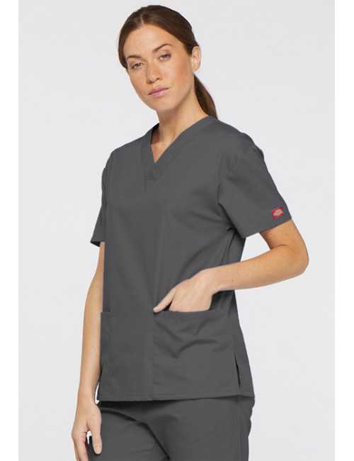 Blouse médicale Col V Femme, Dickies, 2 poches, Collection "EDS signature" (86706), couleur gris anthracite, vue modèle coté dro