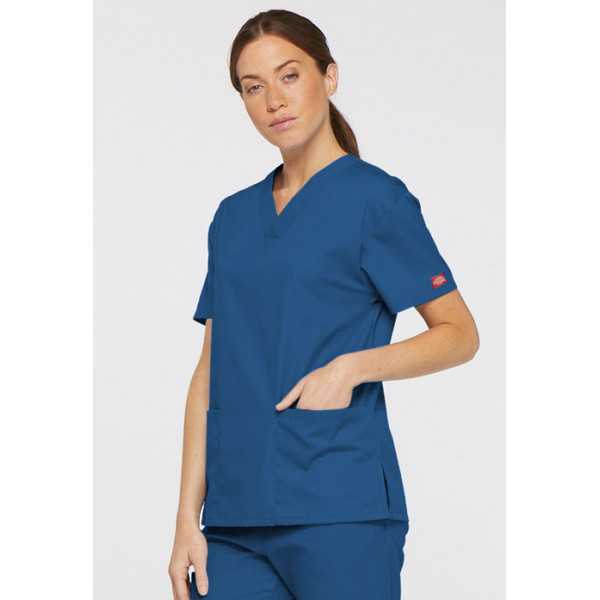 Blouse médicale Col V Femme, Dickies, 2 poches, Collection "EDS signature" (86706), couleur bleu royal, vue modèle coté droit
