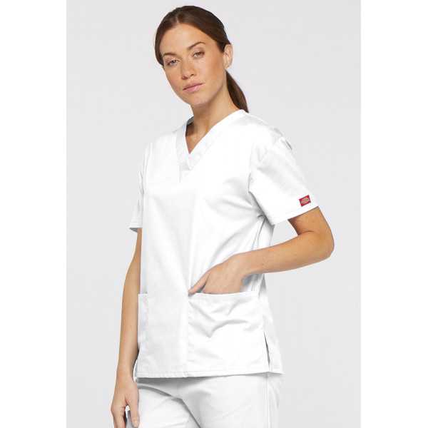 Blouse médicale Col V Femme, Dickies, 2 poches, Collection "EDS signature" (86706), couleur blanc, vue modèle coté droit