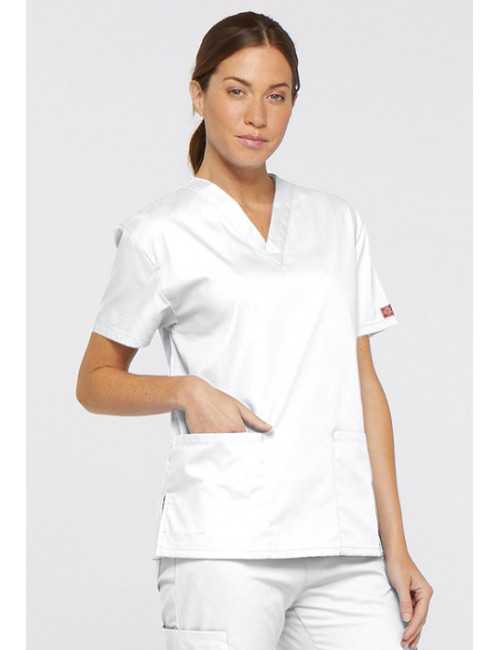 Blouse médicale Col V Femme, Dickies, 2 poches, Collection "EDS signature" (86706), couleur blanc, vue modèle coté droit