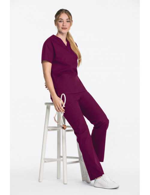 Blouse médicale Col V Femme, Dickies, 2 poches, Collection "EDS signature" (86706), couleur bordeaux, vue modèle 2