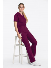 Blouse médicale Col V Femme, Dickies, 2 poches, Collection "EDS signature" (86706), couleur bordeaux, vue modèle 2