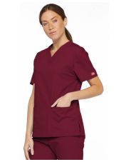 Blusa médica de cuello en V para mujeres, Dickies, 2 bolsillos, Colección "EDS Signature" (86706)