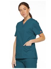 Blusa médica de cuello en V para mujeres, Dickies, 2 bolsillos, Colección "EDS Signature" (86706)