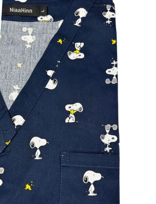 Blouse médicale imprimée Unisexe "Snoopy sur fond bleu marine" (72001)