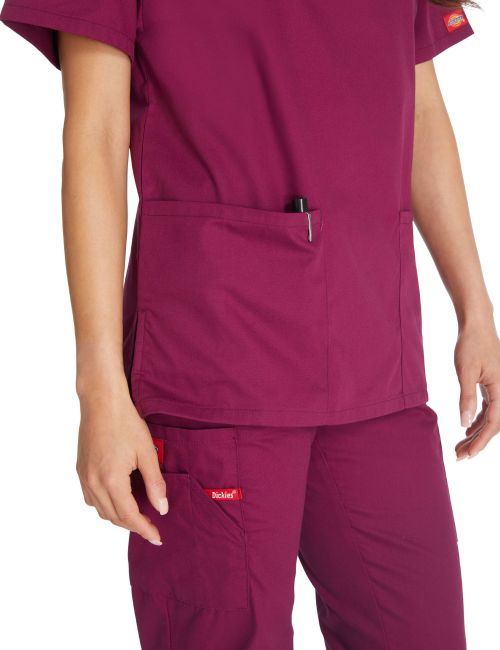Blusa médica de cuello en V para mujeres, Dickies, 2 bolsillos, Colección "EDS Signature" (86706)
