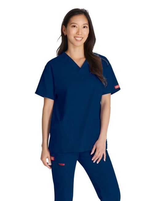 Blusa médica de cuello en V para hombres, Dickies, 2 bolsillos, Colección "EDS Signature" (86706)