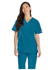 Blusa médica de cuello en V para hombres, Dickies, 2 bolsillos, Colección "EDS Signature" (86706)