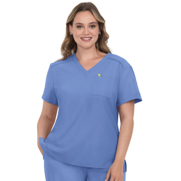 Blouse médicale Femme Koi "Aura", 2 poches, collection Cureology (C100), bleu ciel de face Blouse médicale Femme Koi "Aura", 2 poches, collection Cureology (C100), bleu ciel de face