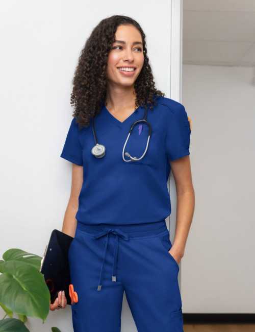 Blouse médicale Femme Koi "Aura", 2 poches, collection Cureology (C100) galaxie de face 