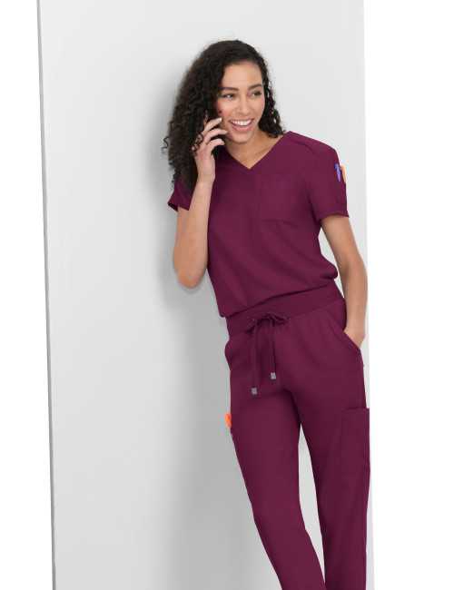 Blouse médicale Femme Koi "Aura", 2 poches, collection Cureology (C100), bordeaux 