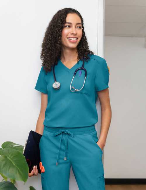  Blouse médicale Femme Koi "Aura", 2 poches, collection Cureology (C100), teal blue de face 