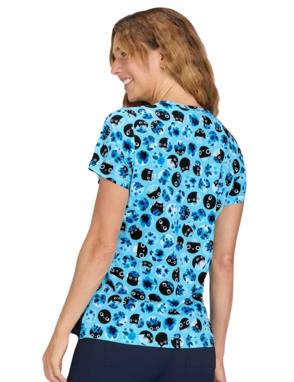 Blusa médica de mujer estampada "Gatos y flores azules" (1122PRA-BFC)