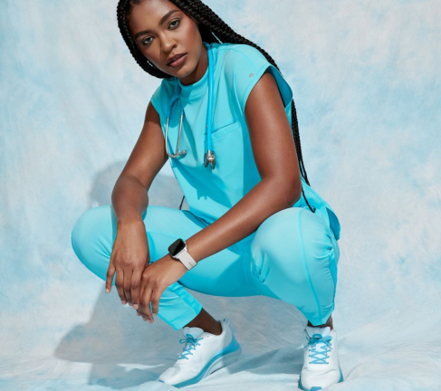 INFITINY, la marque de blouses médicales américaine la plus confortable du monde